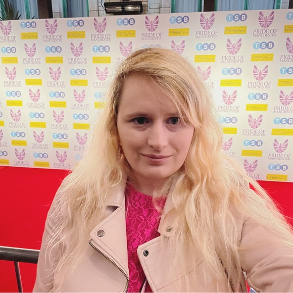 Meet your Posher, Isobel - Picture 1 of 1